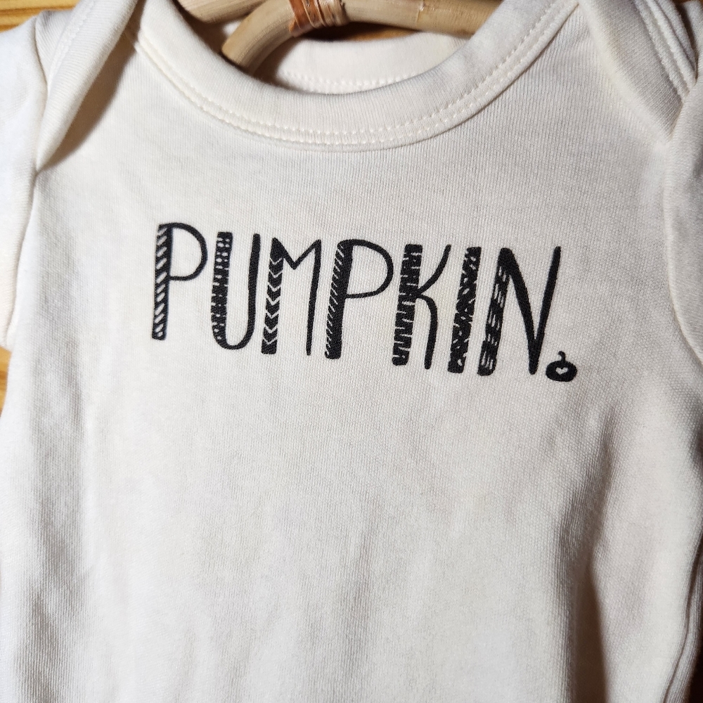 🎃 Finn + Emma Onesie | Organic Graphic Bodysuit in Pumpkin 0-3m - Picture 3 of 14